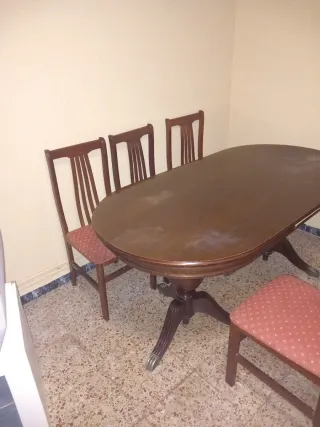 Mesa de comedor ovalada y 5 sillas