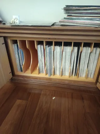 Caja de 180 discos vinilo en un solo pack 100euros