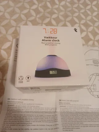 Reloj despertador con proyector