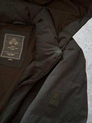 Abrigo Puffer Negro con Capucha