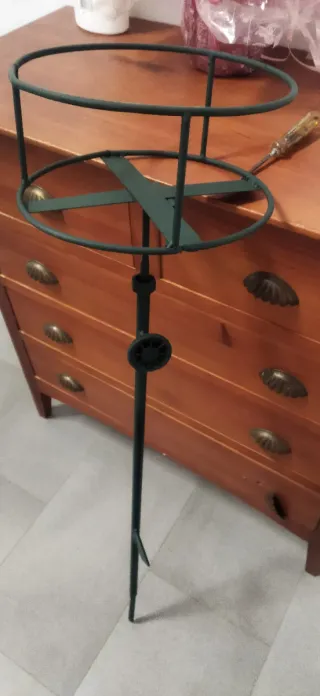 Macetero de metal verde