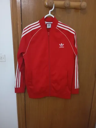 Chaqueta Adidas Roja Talla 15-16 de niña.