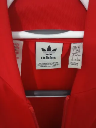 Chaqueta Adidas Roja Talla 15-16 de niña.