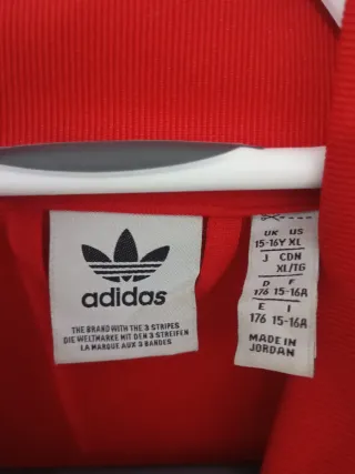 Chaqueta Adidas Roja Talla 15-16 de niña.
