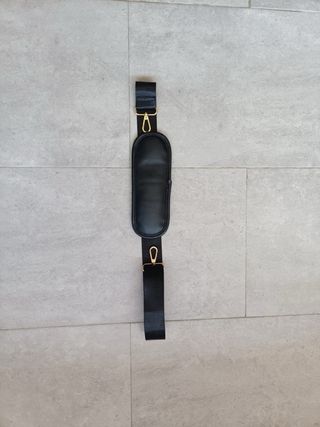 Bolso de viaje negro espacioso. Impermeables.