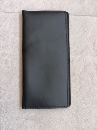 Bolso de viaje negro espacioso. Impermeables.