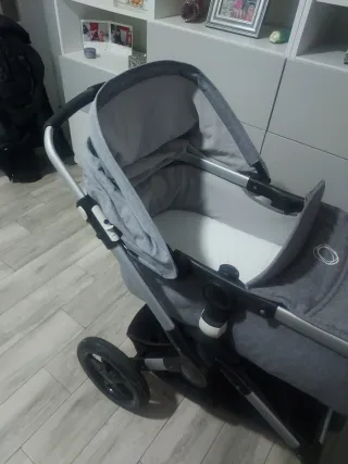 Carro de bebé gris