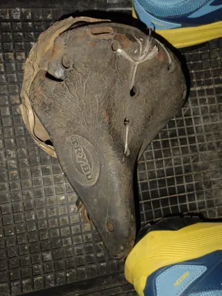 Asiento de bicicleta antiguo TRYBU