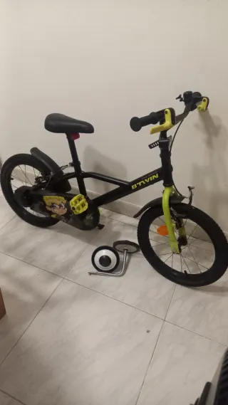 Bicicleta infantil Btwin negra y verde