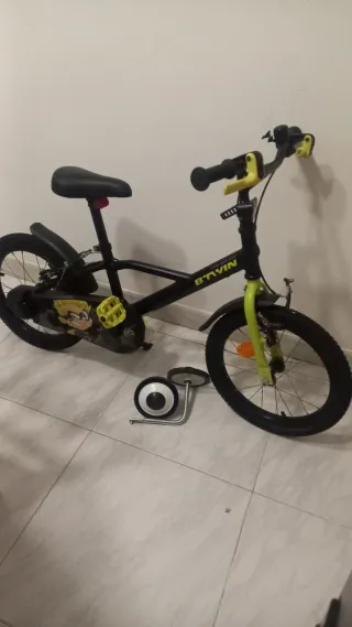 Bicicleta infantil Btwin negra y verde