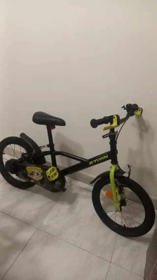 Bicicleta infantil Btwin negra y verde