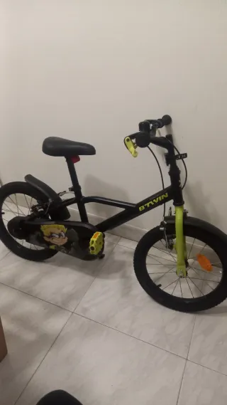 Bicicleta infantil Btwin negra y verde