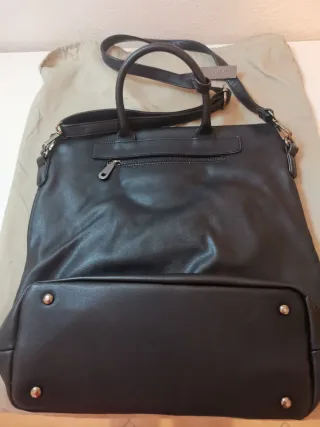 Borsa nera con borchie