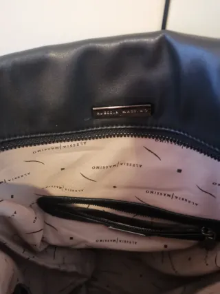 Borsa nera con borchie