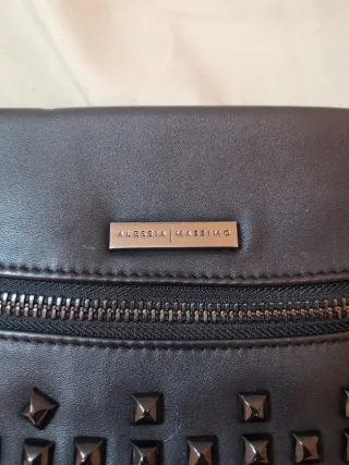 Borsa nera con borchie