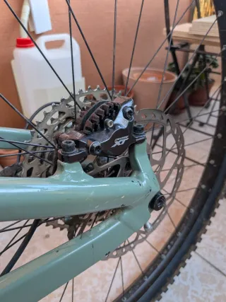 Focus Thron 6.9 (2023) - Talla L - Full XT y Fox