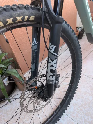 Focus Thron 6.9 (2023) - Talla L - Full XT y Fox