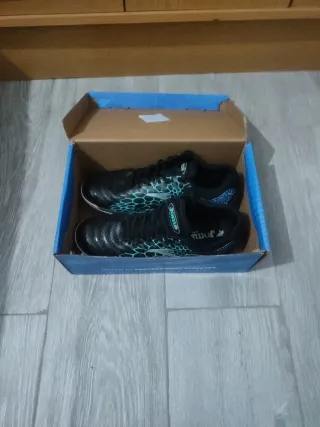 Zapatillas fútbol sala Joma negras y turquesa