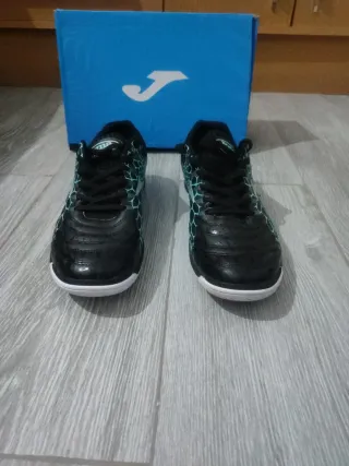 Zapatillas fútbol sala Joma negras y turquesa