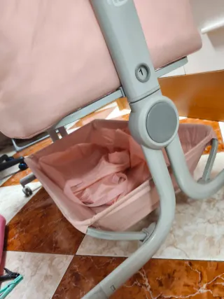 Minicuna rosa prácticamente nueva