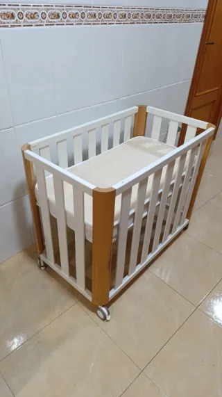 Minicuna con ruedas. Doco Continfant