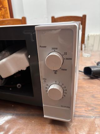 Microondas Panasonic 20L NN-E20JWM