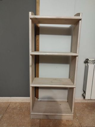 Estantería de madera