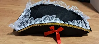 Falda y gorro pirata rayas blanco y negro