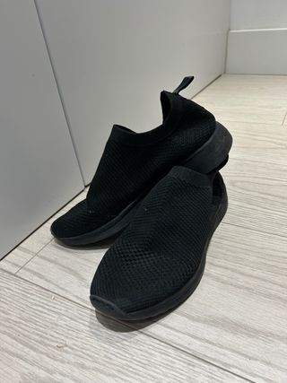 Zapatos negros sin cordones, super comodos