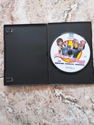 1 DVD Blanca por fuera y rosa por dentro