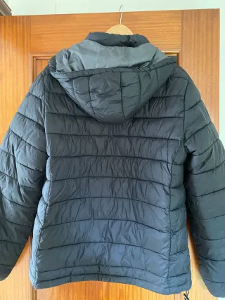 Plumífero hombre negro