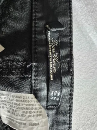 Pantalones encerados con cremalleras