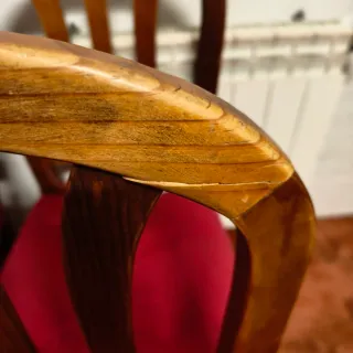 Juego de 6 sillas de madera y tela rojas