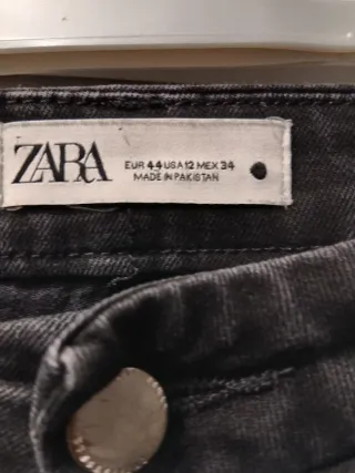 Pantalón vaquero negro Zara