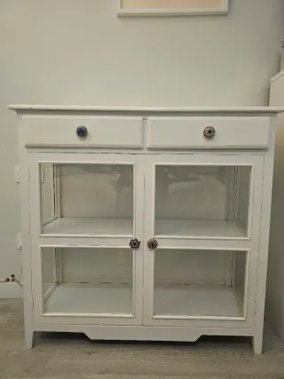 Cómoda de madera (lacada en blanco) y cristal