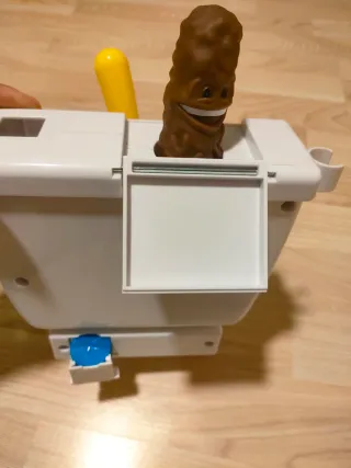 Juego Caca Boom! Inodoro con todos los accesorios.