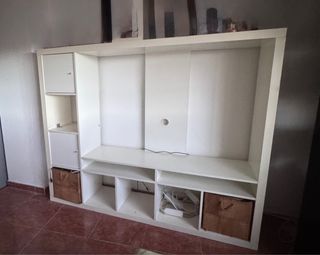 Mueble TV blanco y marrón