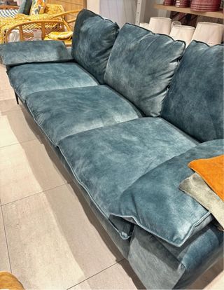 Sofá de terciopelo azul verdoso