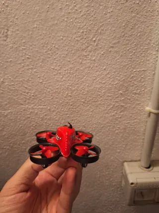 Mini Drone FPV Rojo y Negro