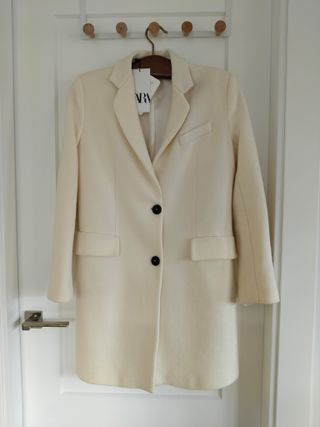 Abrigo blanco Zara