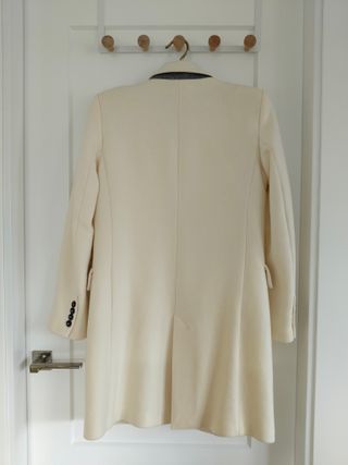 Abrigo blanco Zara