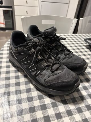 Zapatilla Salomon Gore-Tex Negra