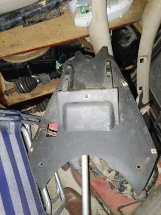 Tapa inferior colín Derbi GP1