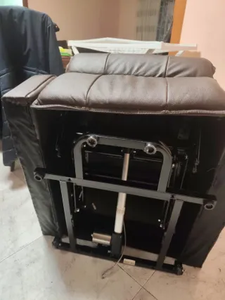 Elegante sillón elevador de piel