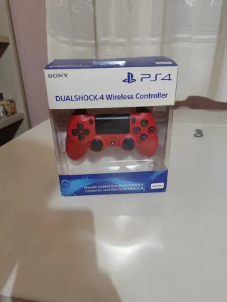 PS4 (PlayStation 4) Negra + Mando Rojo