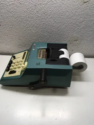 Calculadora antigua mecánica