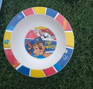 Libros y bol patrulla canina