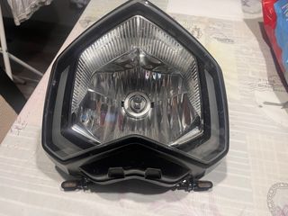 Faro delantero moto con intermitentes es de yamaha