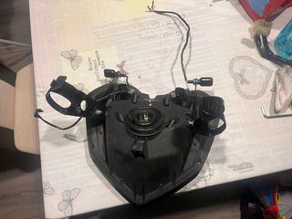 Faro delantero moto con intermitentes es de yamaha