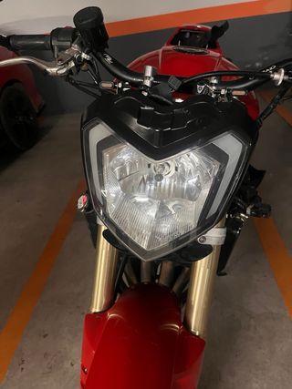 Faro delantero moto con intermitentes es de yamaha